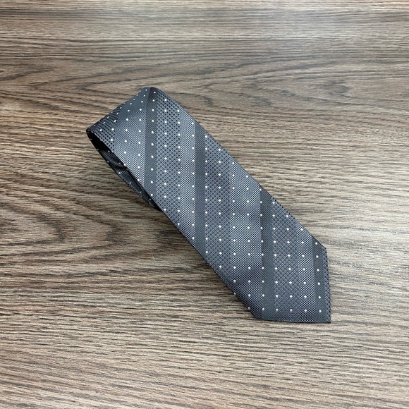 hugo boss polka dot tie